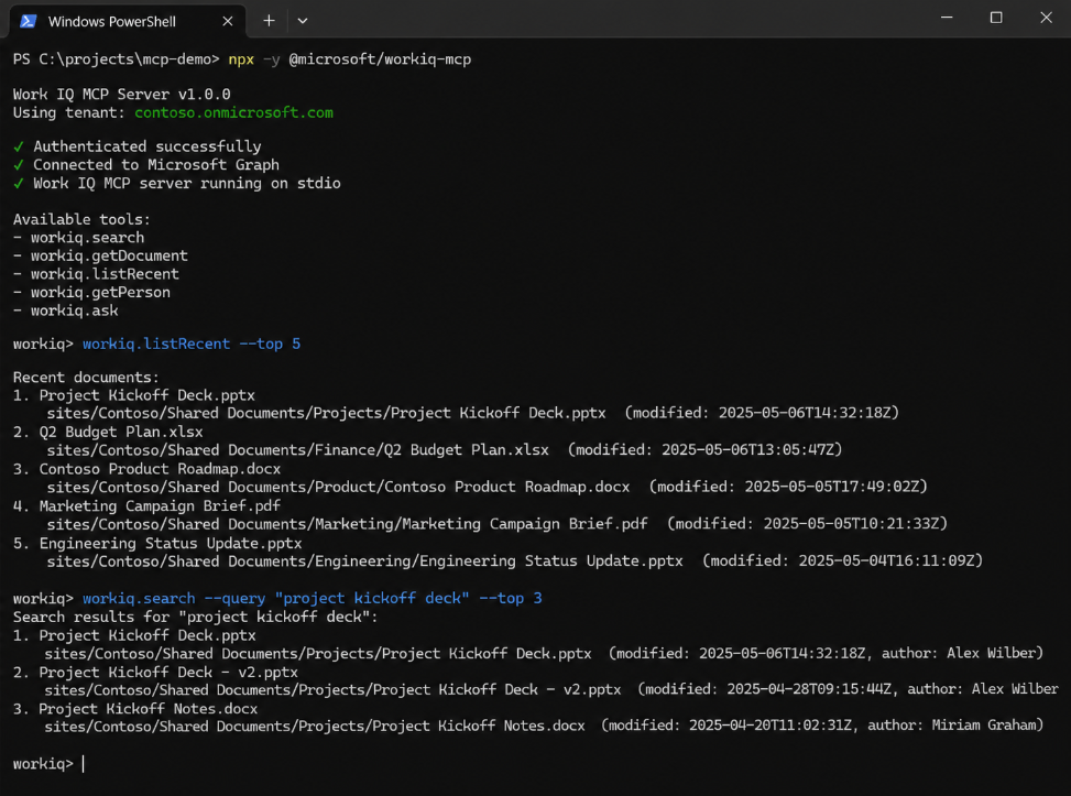 Terminal Windows PowerShell executando o servidor Work IQ MCP com autenticação concluída, conexão ao Microsoft Graph e ferramentas disponíveis como busca, leitura de documentos, listagem de arquivos recentes e consulta de pessoas. A tela também mostra comandos para listar documentos recentes e pesquisar arquivos relacionados a um projeto.