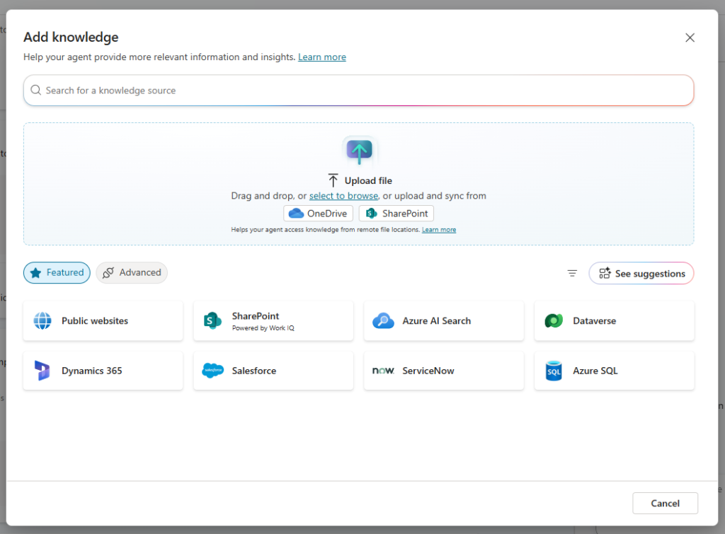Tela de adição de conhecimento no Copilot Studio com opções de upload de arquivos, integração com SharePoint, OneDrive e outras fontes de dados.
