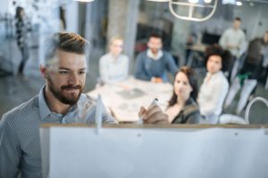 Qual a importância de compartilhar informações na empresa?